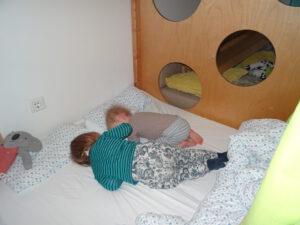 Vorbereitungen für den Mittagsschlaf.